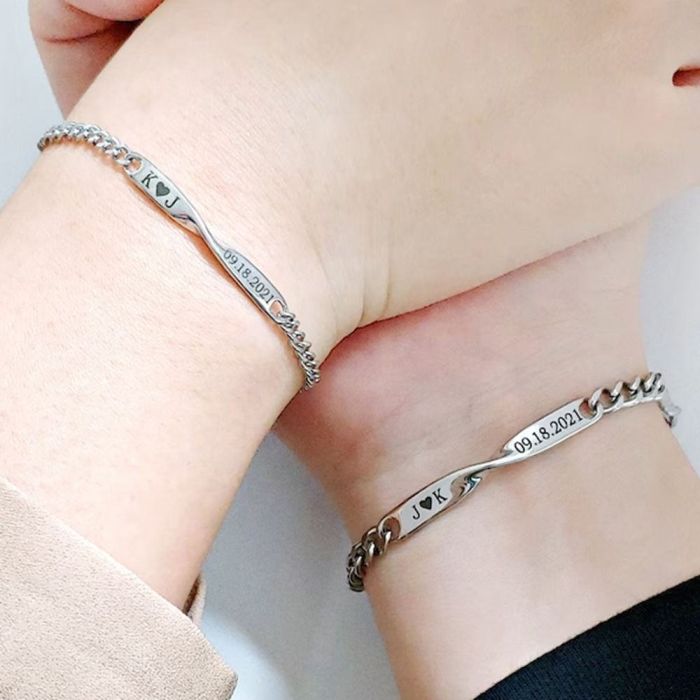 Stainless Steel Möbius Strip Couple Bracelets with Personalized Name Engraving - Eternal Love Infinity Symbol Gift