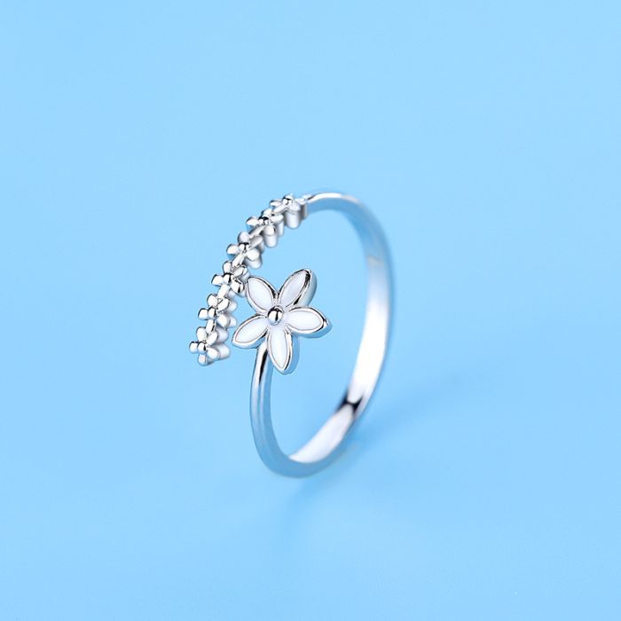 Korean-Style White Flower Adjustable Ring - Fresh & Dainty Floral Design