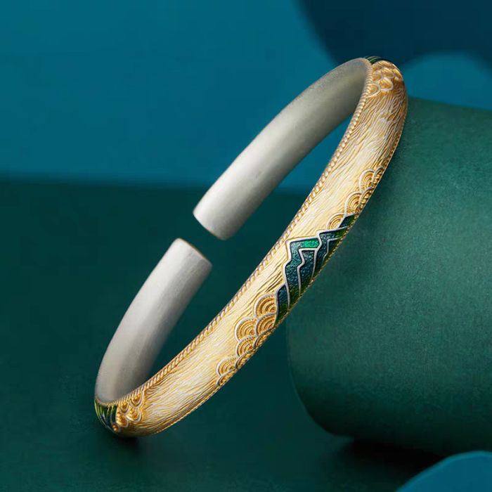 Silver-Plated Chinese Style Bangle Bracelet with Flowing Water Design - Elegant Minimalist Cuff Jewelry