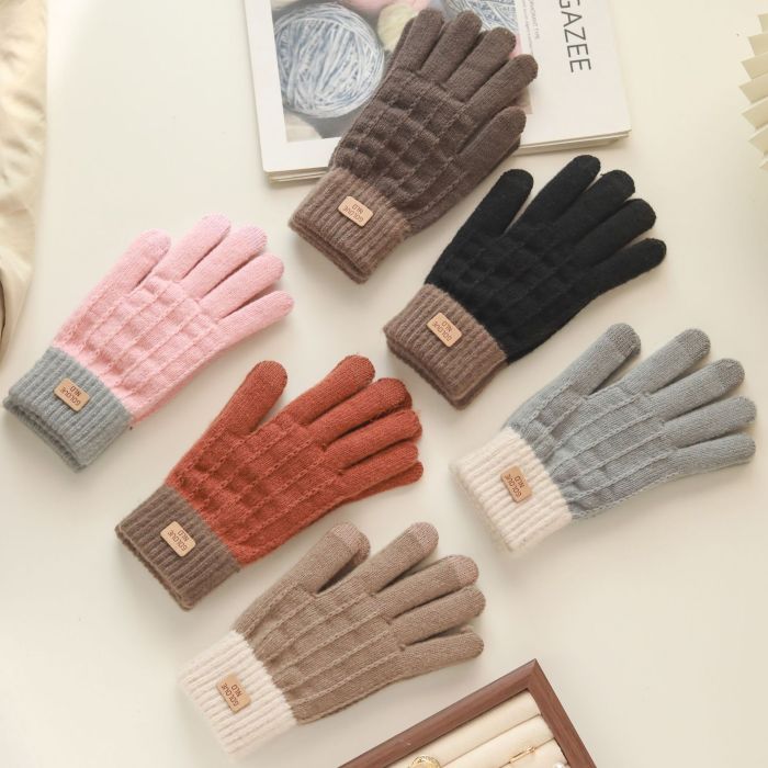 Women's Winter Thermal Knit Touchscreen Gloves - Soft Fleece Lined Non-Slip Two-Tone Jacquard Design