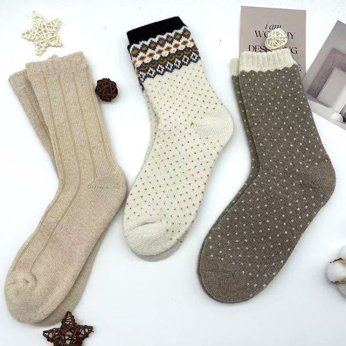 Women's Winter Thermal Plush Crew Socks - Soft Fleece Lined Anti-Slip Knit Socks