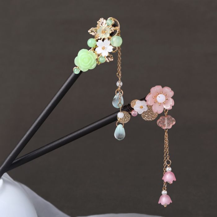 Traditional Chinese Wooden Hairpin with Tassel - Handcrafted Floral Hair Accessory for Hanfu & Qipao