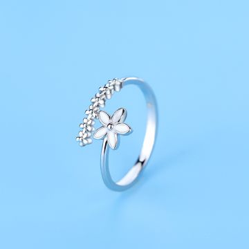 Korean-Style White Flower Adjustable Ring - Fresh & Dainty Floral Design