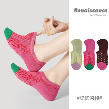 Renaissance Women's Summer Breathable Cotton No-Show Boat Socks with Retro Embossed Knit